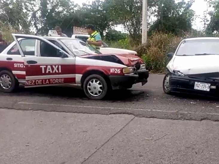 Colisión entre vehículos en carretera de Martínez de la Torre