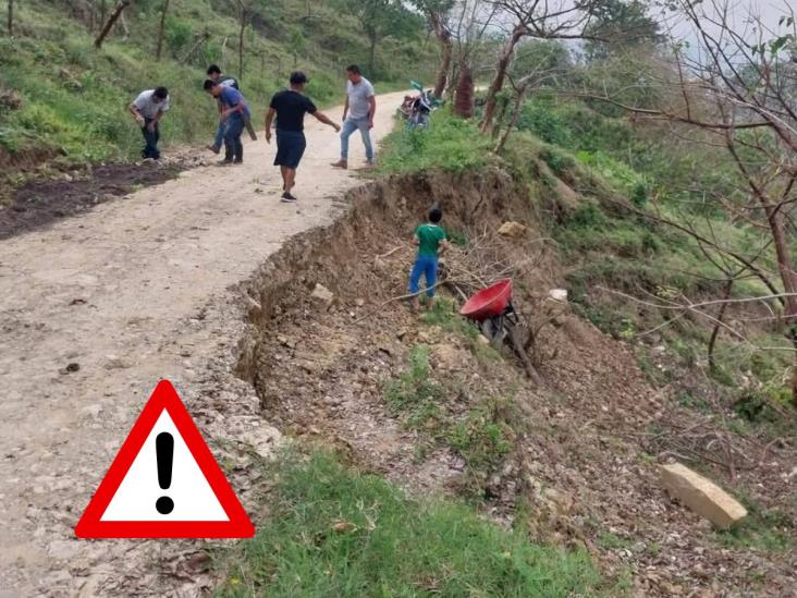 Alertan por socavón en la carretera Misantla-Juan Jacobo Torres