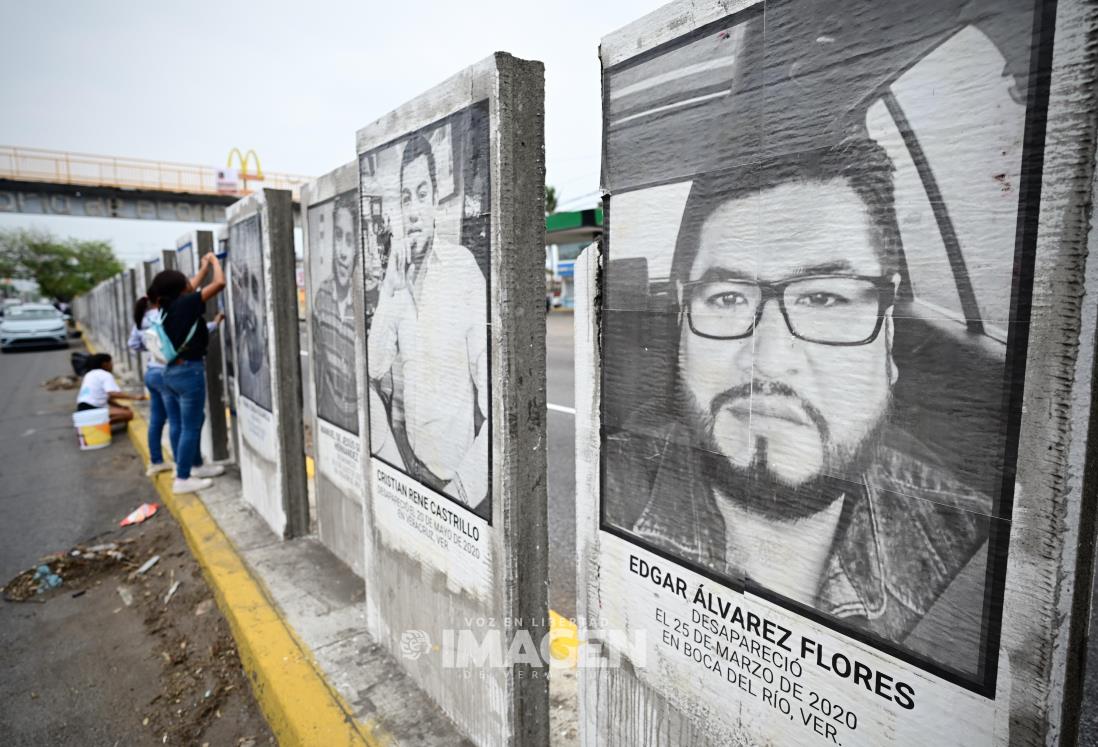 Colectivos continúan rehabilitación de fotografías en muro de desaparecidos en Veracruz