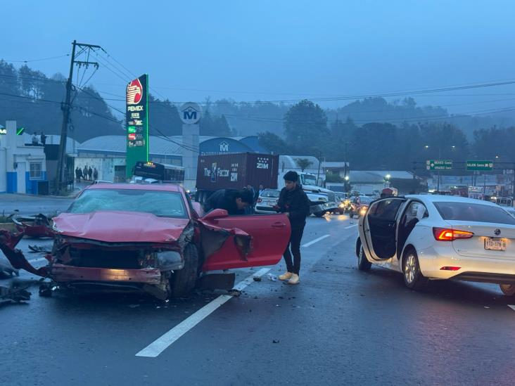 Caos vial y daños: un Camaro desata accidente múltiple en Banderilla