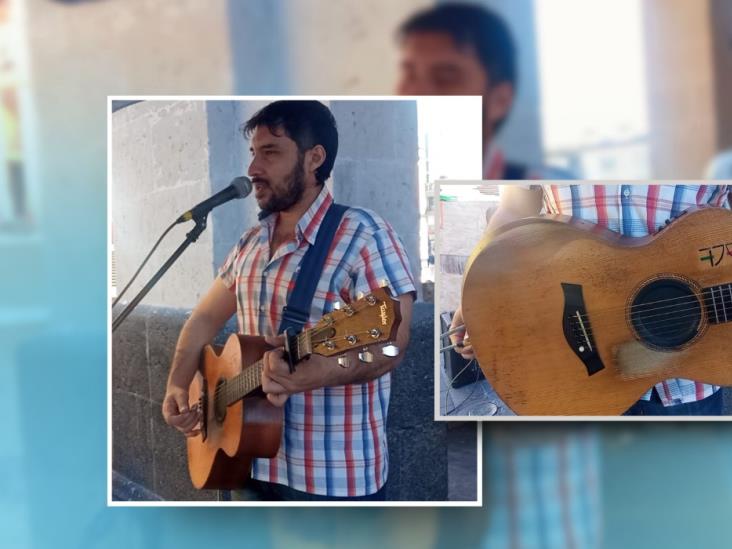 ´El Hijo de Mónica´, música e inspiración entre pasos a prisa en el corazón de Xalapa (+VIDEO)