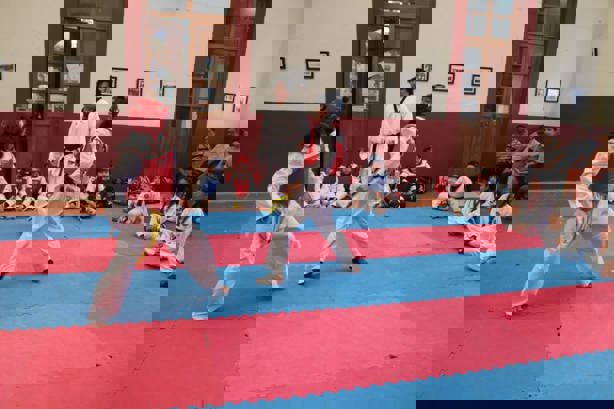Puños, sudor y tradición; el taekwondo toma Misantla