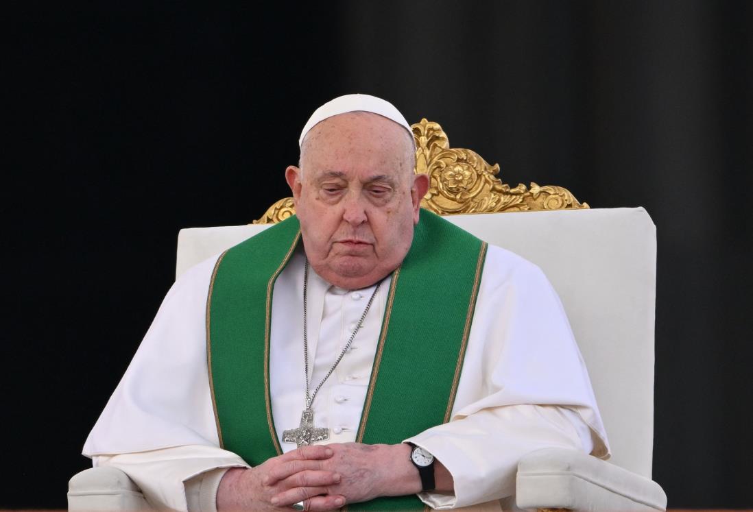 Papa Francisco se mantiene hospitalizado;Vaticano prioriza su recuperación