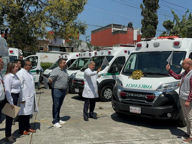 Llegan 36 ambulancias al IMSS Veracruz Sur