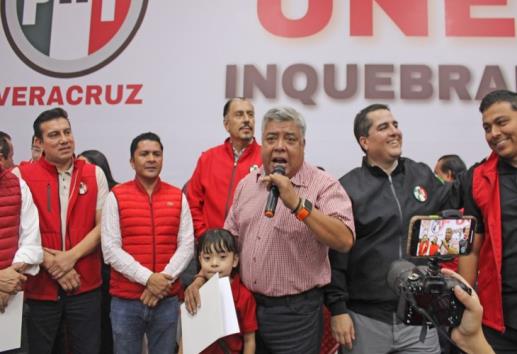 Feliciano Santamaría Fernández se registra con el PRI como aspirante a la alcaldía de Misantla