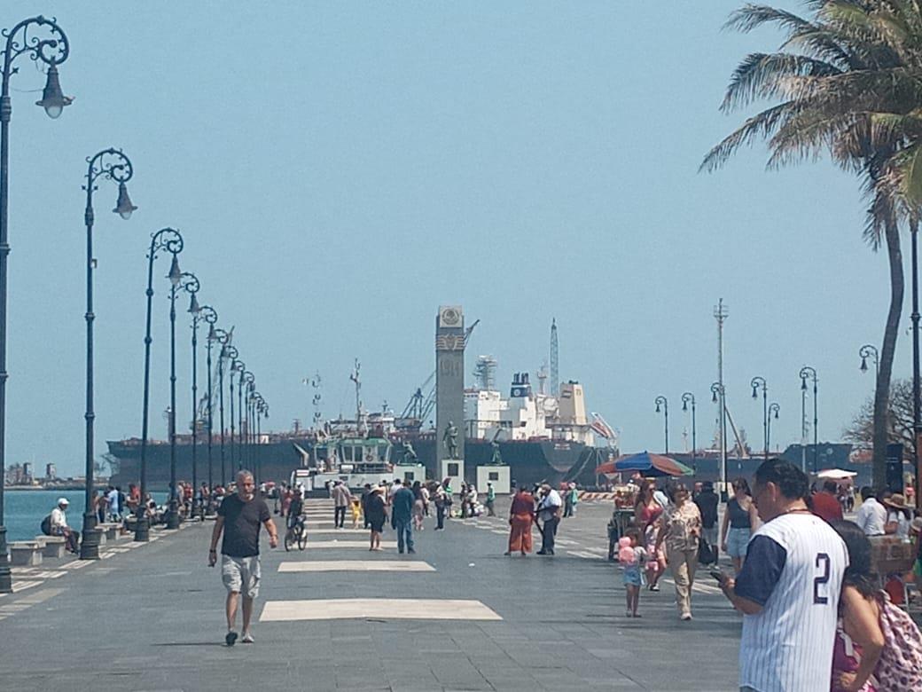 Macroplaza del malecón de Veracruz registra importante afluencia turística