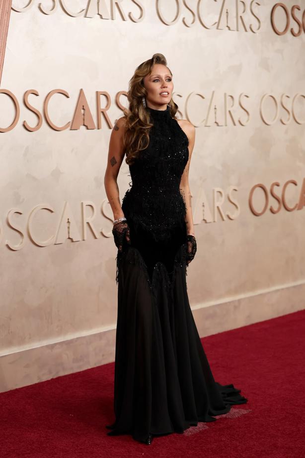 Los mejores looks de celebridades en la alfombra roja de los Premios Óscar 2025