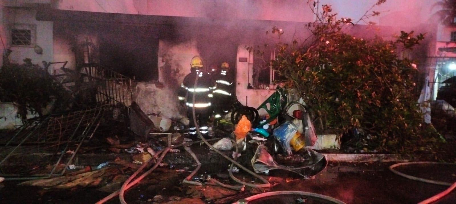 Adulto mayor pierde su casa en incendio en la colonia 21 de abril, en Veracruz