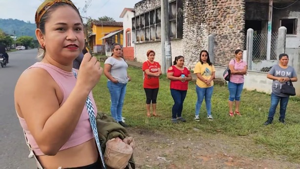 Enojo entre padres en Atzalan por falta de maestro fijo en telesecundaria
