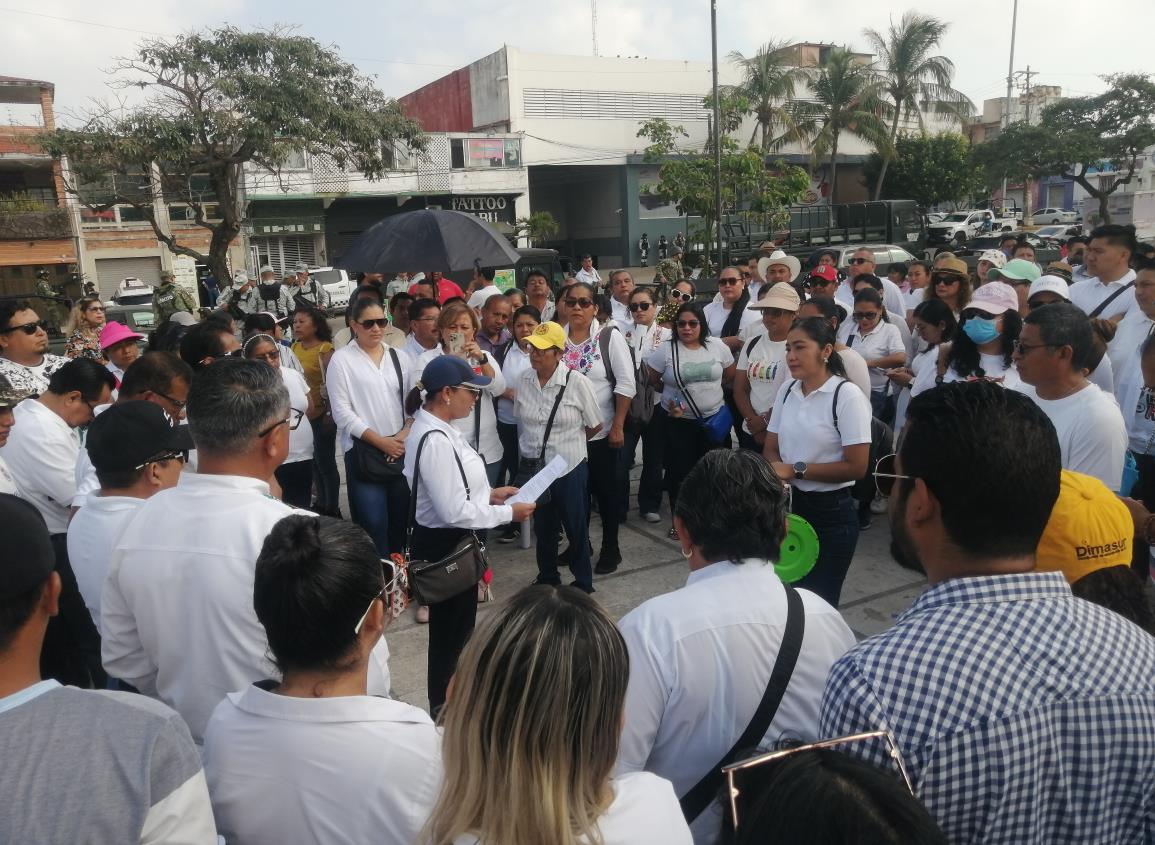 Rocío Nahle recibe a Maestros en Coatzacoalcos, así atendió el tema de Ley del ISSSTE