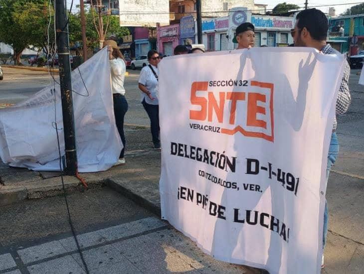 Maestros llegan al parque Independencia; Esperan dialogar con Rocío Nahle sobre ley del ISSSTE