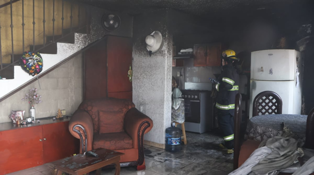 Incendio en vivienda de El Coyol moviliza a cuerpos de emergencia