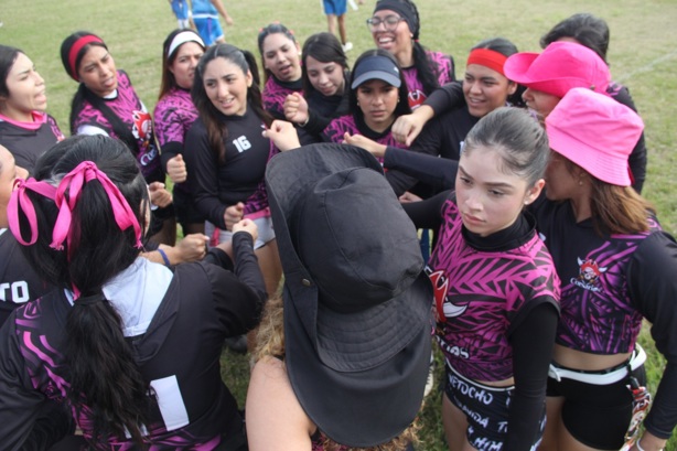 Brillan jóvenes en juegos de Flag Football