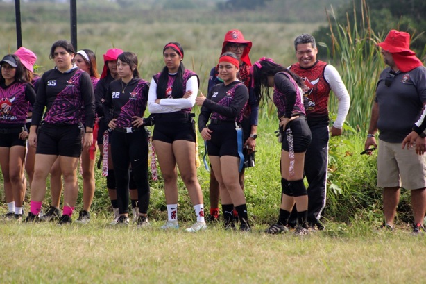 Brillan jóvenes en juegos de Flag Football