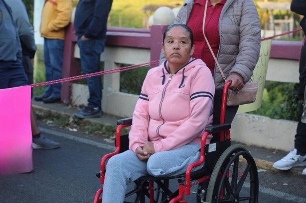 Protestan en Naolinco a tres años de trágico accidente de tráiler; bloquean acceso a municipio