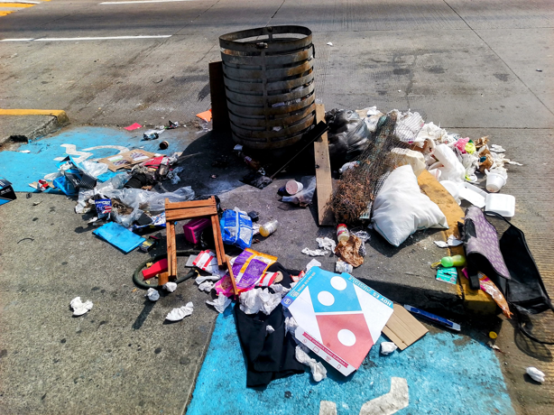 Basura tirada en calles del Centro de Veracruz genera molestia entre vecinos