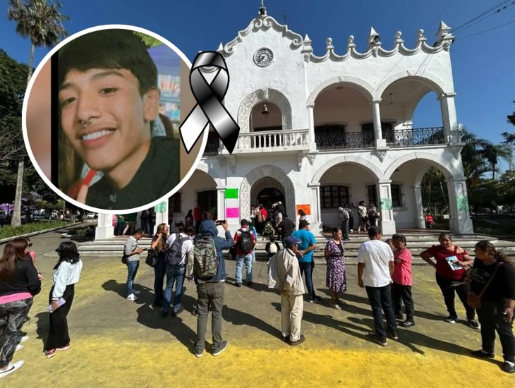 Protestan en Fortín, exigen destitución de alcalde tras asesinato de joven a manos de policía 