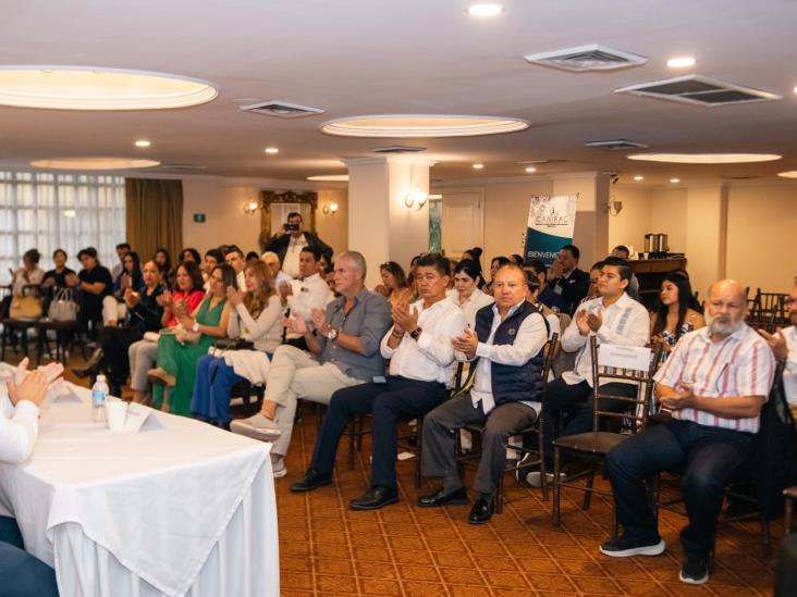 Abigail Guzmán Hernández es reelecta como presidenta de CANIRAC Veracruz