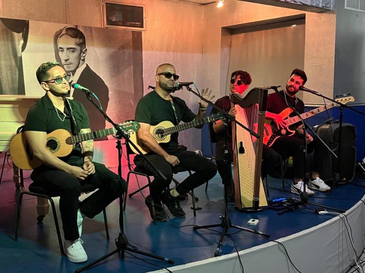 Se presenta Grupo Fiesta Son en la Casita Blanca de Agustín Lara