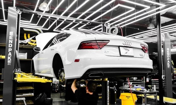 Por aranceles a México sector automotriz advierte reducción de economía de EU en 0.5 para 2027