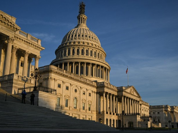 Estados Unidos restringirá visas de funcionarios que sean de países que faciliten el paso de migrantes