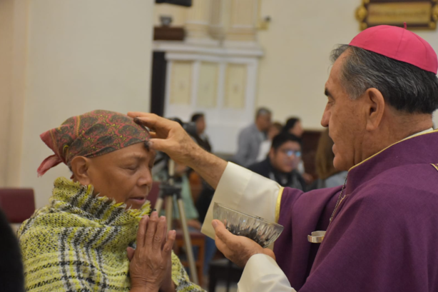 Inicia la cuaresma en Orizaba; católicos reciben cruz de ceniza