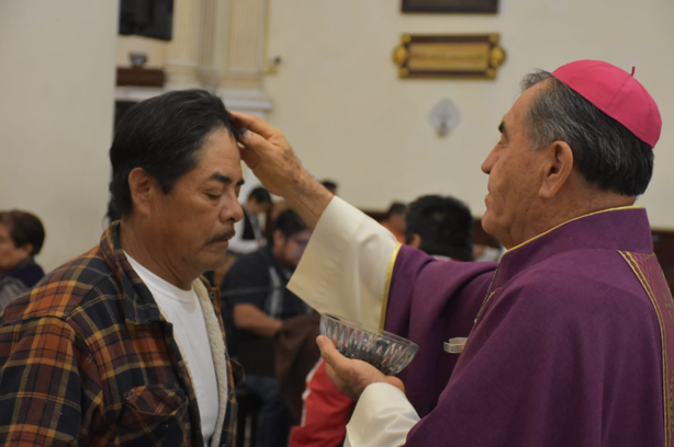 Inicia la cuaresma en Orizaba; católicos reciben cruz de ceniza