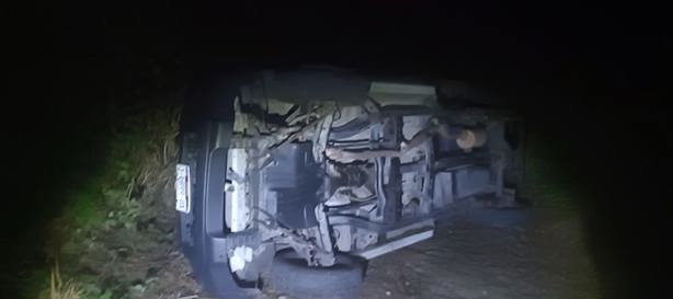 Vuelca camioneta con cortadores de café en Xocotla, Huatusco