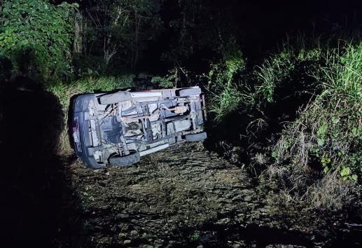 Vuelca camioneta con cortadores de café en Xocotla, Huatusco