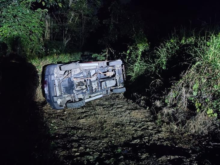 Vuelca camioneta con cortadores de café en Xocotla, Huatusco