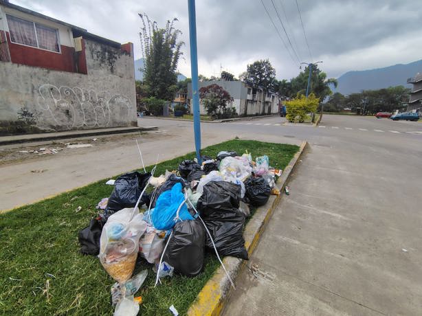 En Río Blanco, malos olores, montañas de desechos y ningún camión de basura