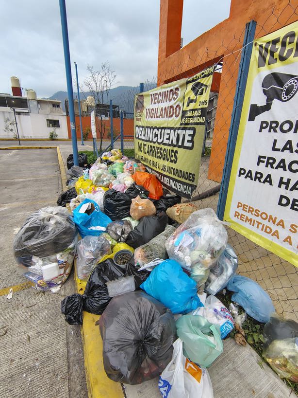 En Río Blanco, malos olores, montañas de desechos y ningún camión de basura