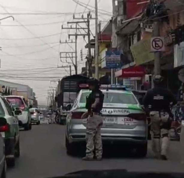 Multas para ti, impunidad para ellos: doble fila y abusos, rutina de  agentes de Tránsito de Xalapa (+VIDEO)