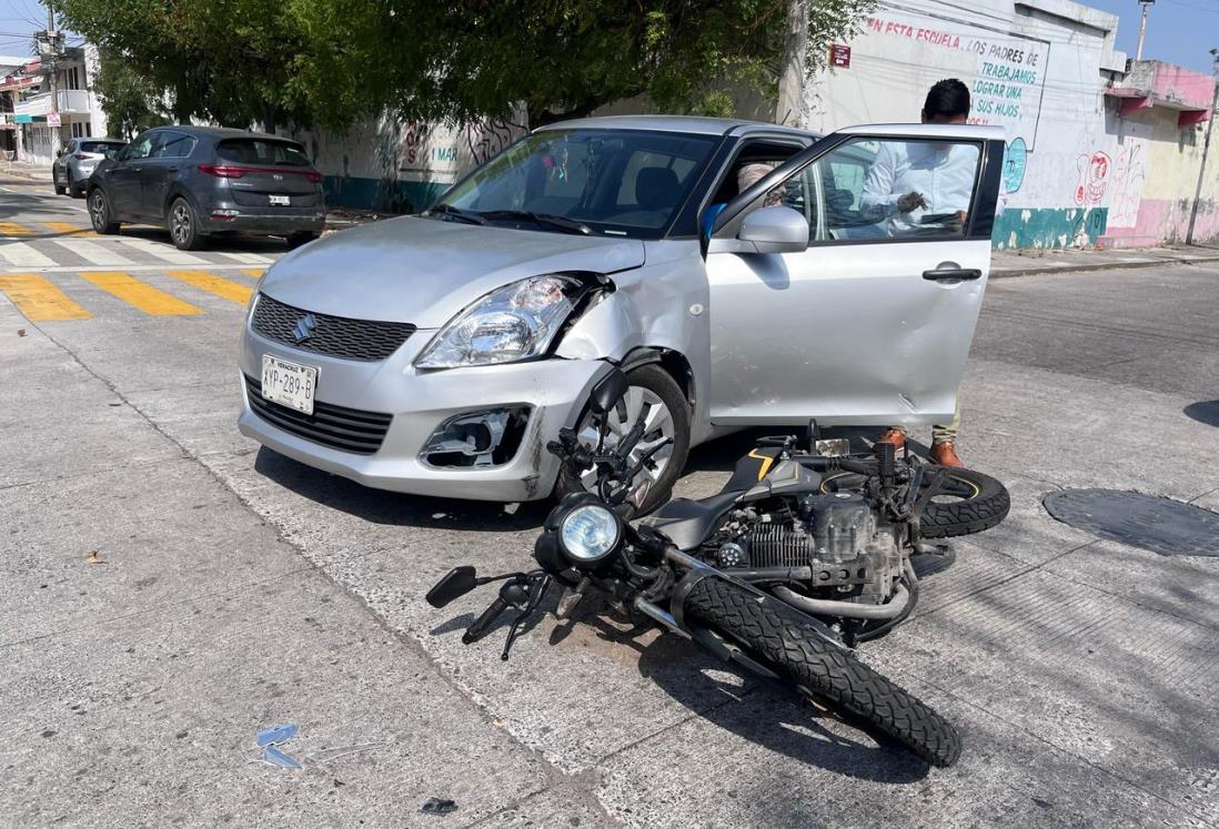 Automovilista choca contra motociclista en fraccionamiento Virginia de Boca del Río