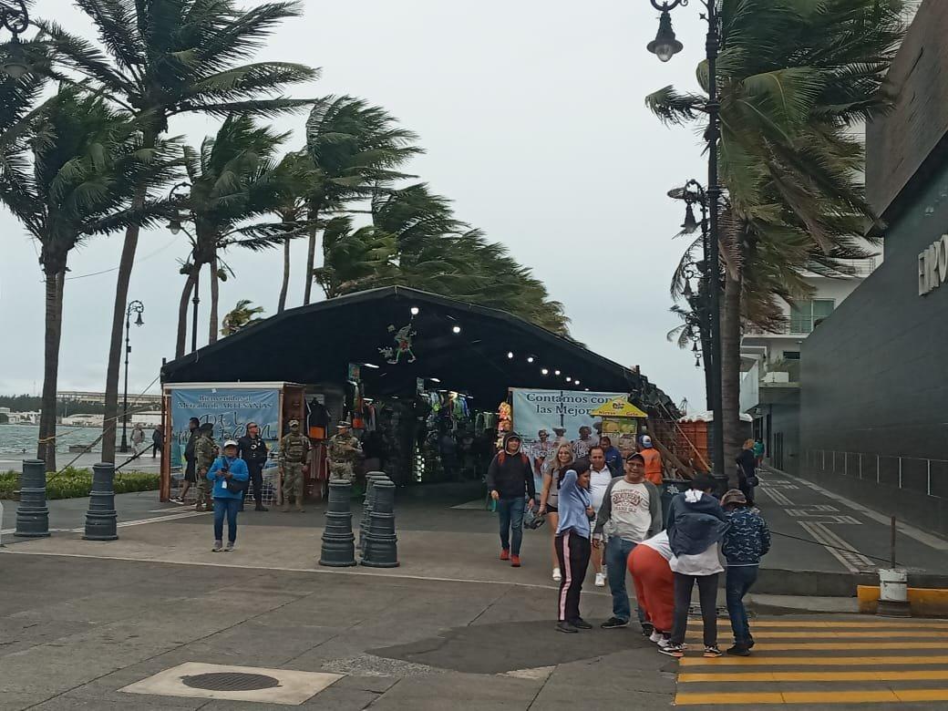 Artesanos urgen su instalación en la Plaza Heroísmo Veracruzano para aprovechar ventas por Semana Santa