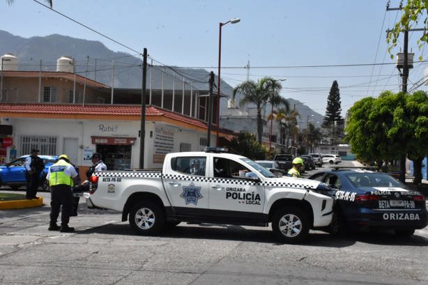 ¿De quién fue la culpa? Chocan patrullas de la Policía Municipal de Orizaba (+Video)