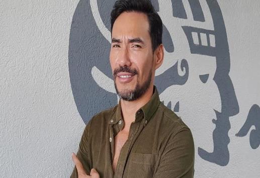 Jairo Xavier cuestiona la realidad con monólogo 'La verdad sobre los domingos'
