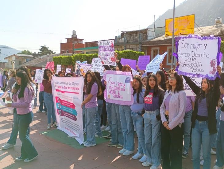 Alto a la violencia contra las mujeres, exigen estudiantes de Bachilleres de Río Blanco