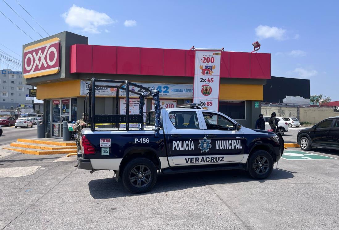 Muere hombre en situación de calle sobre negocio de la avenida Rafael Cuervo, en Veracruz