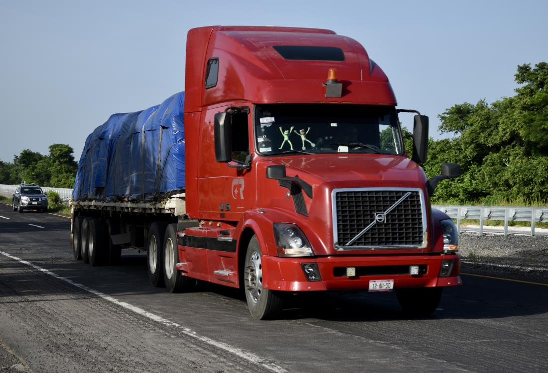 Restricciones fronterizas de Donald Trump afectan al sector de transporte de carga: Canacar Veracruz