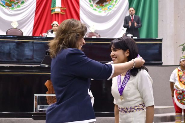 Ángela Olazarán recibió el Premio Estatal a la Mujer 2025