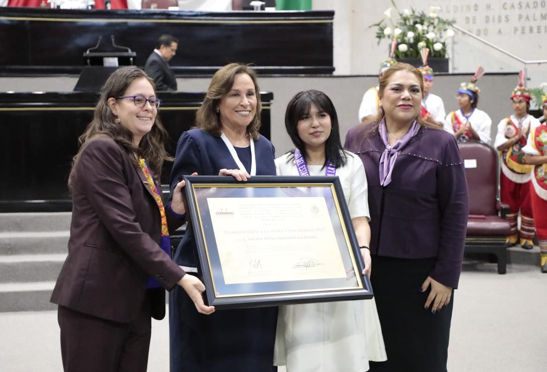 Ángela Olazarán recibió el Premio Estatal a la Mujer 2025