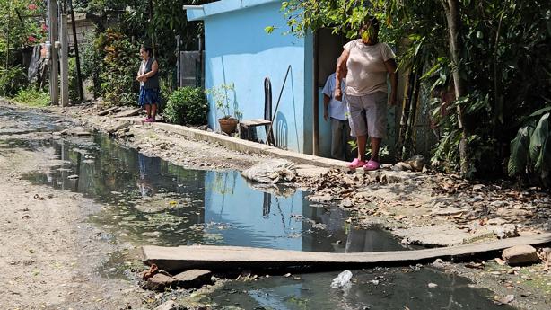 En esta colonia de Poza Rica ya se forma un río de aguas negras