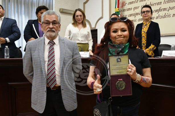 En Xalapa, entregan medalla María Teresa de Medina y Miranda a Wendy López