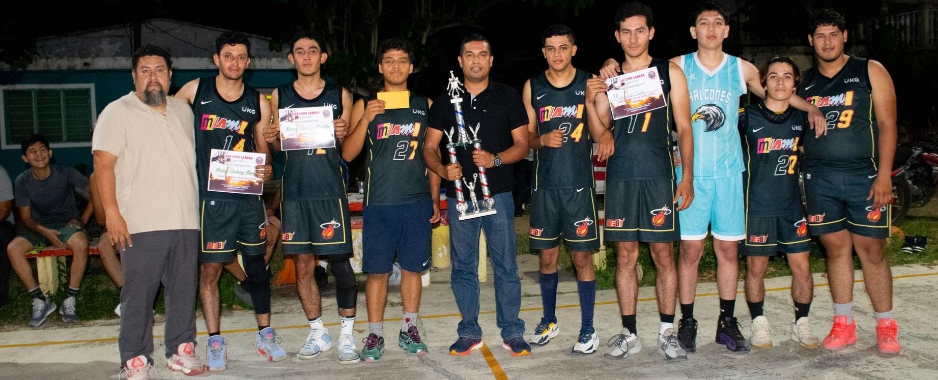 El equipo K3 se corona en el basquetbol de Hueyapan de Ocampo