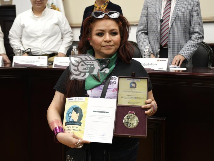 En Xalapa, entregan medalla María Teresa de Medina y Miranda a Wendy López