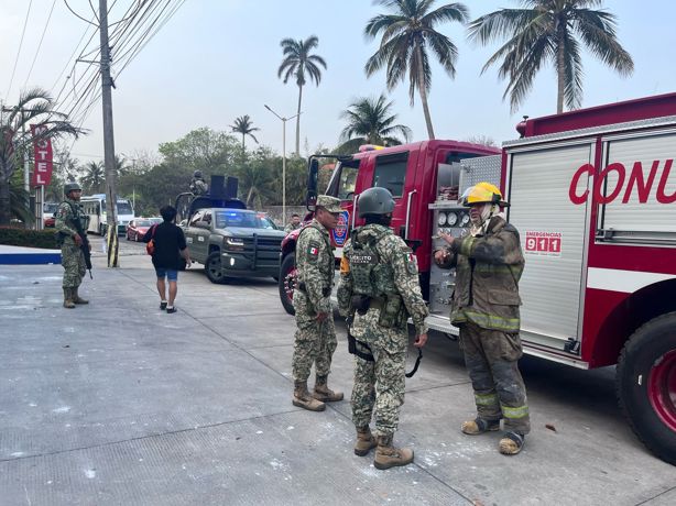 Bomberos combaten incendio en colonia Vista Alegre del puerto de Veracruz