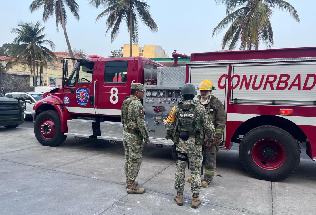 Bomberos combaten incendio en colonia Vista Alegre del puerto de Veracruz