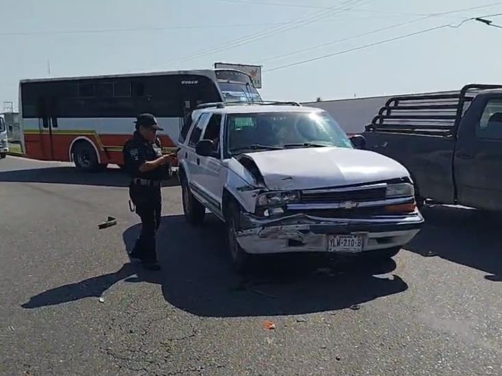 Accidente en la carretera federal Martínez-San Rafael deja solo daños materiales