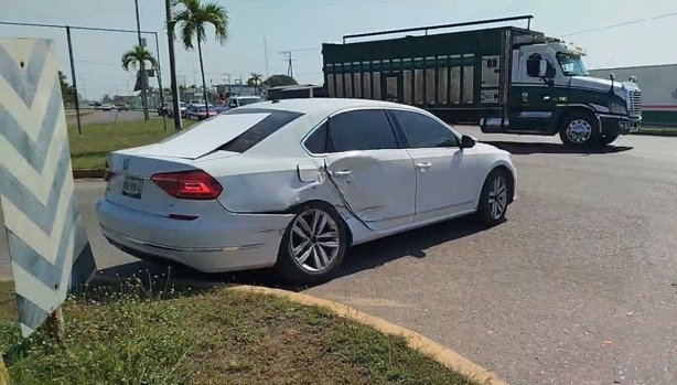 Accidente en la carretera federal Martínez-San Rafael deja solo daños materiales